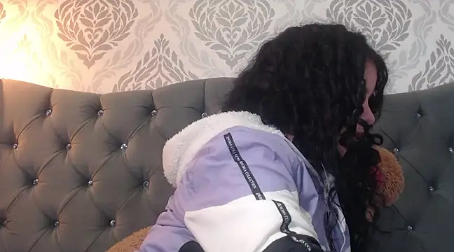 EmmaCowperr online show from March 6, 4:07 pm