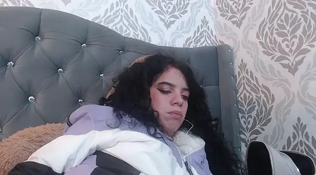 EmmaCowperr online show from March 7, 8:44 pm