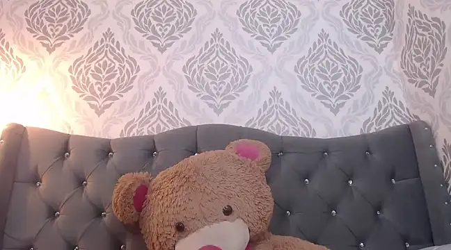 EmmaCowperr online show from March 12, 2:34 pm