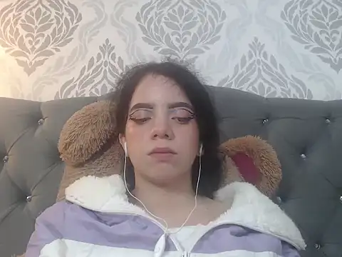 EmmaCowperr online show from March 17, 6:53 pm