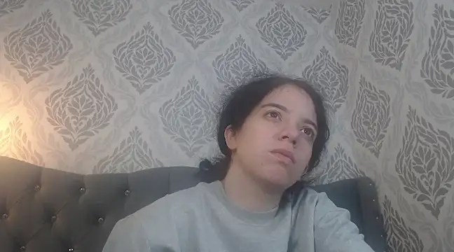 EmmaCowperr online show from March 22, 5:41 pm