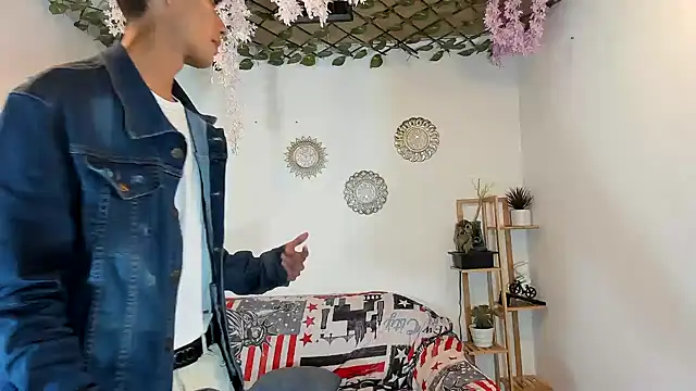 oliverhot2005 online show from November 5, 9:59 pm