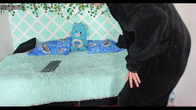 oliverhot2005 online show from November 23, 1:55 pm