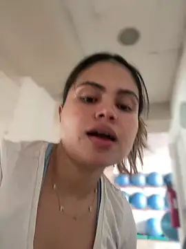 Snapshot of melanny10 chatting on December 7, 12:35 pm melanny10 online show from December 7, 12:35 pm