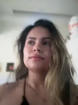 Snapshot of melanny10 chatting on December 21, 10:39 am melanny10 online show from December 21, 10:39 am