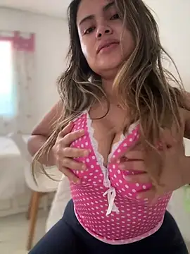 Snapshot of melanny10 chatting on December 22, 8:27 am melanny10 online show from December 22, 8:27 am