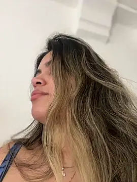 Snapshot of melanny10 chatting on February 21, 10:39 am melanny10 online show from February 21, 10:39 am