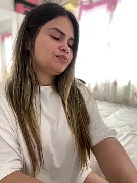 Snapshot of melanny10 chatting on March 21, 8:39 am melanny10 online show from March 21, 8:39 am