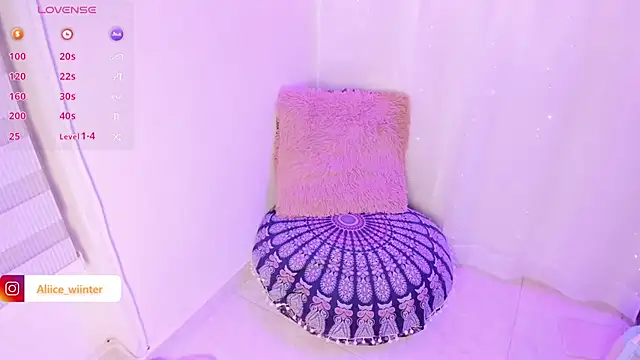 Snapshot of Alice_winter_ chatting on December 12, 11:25 pm Alice winter online show from December 12, 11:25 pm