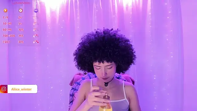 Snapshot of Alice_winter_ chatting on December 14, 9:24 pm Alice winter online show from December 14, 9:24 pm