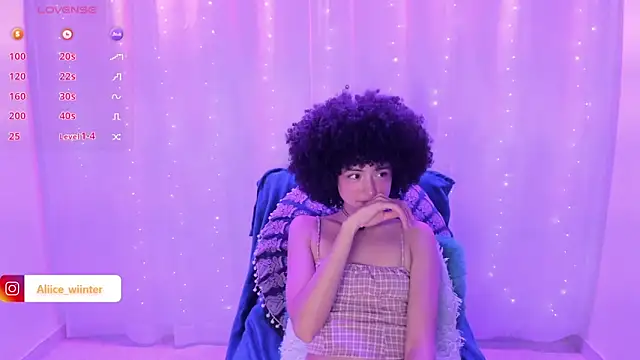 Snapshot of Alice_winter_ chatting on January 12, 8:25 pm Alice winter online show from January 12, 8:25 pm