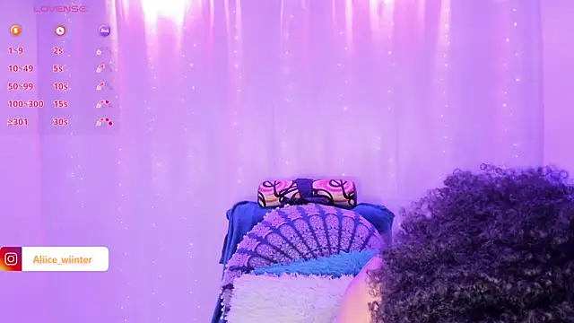 Snapshot of Alice_winter_ chatting on January 13, 3:01 am Alice winter online show from January 13, 3:01 am
