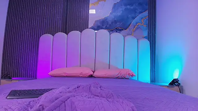 hot dione online show from March 27, 7:13 pm