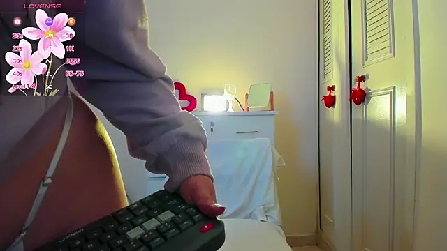 Snapshot of LisaHadwin chatting on September 18, 7:16 pm LisaHadwin online show from September 18, 7:16 pm