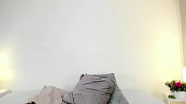 Snapshot of isa_molly chatting on December 2, 10:23 pm isa molly online show from December 2, 10:23 pm