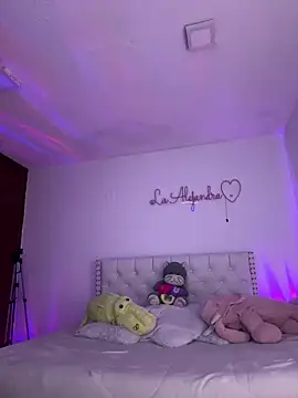 alee lenoxx online show from April 18, 2:10 pm