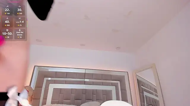 Snapshot of Nicolle_foxy chatting on January 19, 1:59 pm Nicolle foxy online show from January 19, 1:59 pm