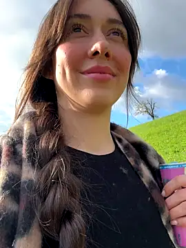 emiliasommer online show from October 16, 2:18 pm