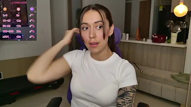 emiliasommer online show from February 14, 4:48 pm