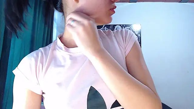 Ariel Zeo1 online show from December 5, 7:06 pm