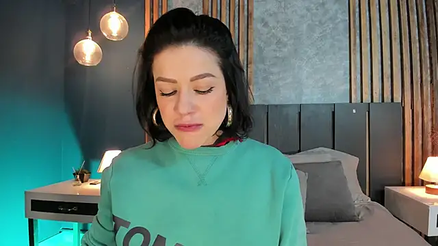 Hannah Borbon online show from March 10, 4:17 am