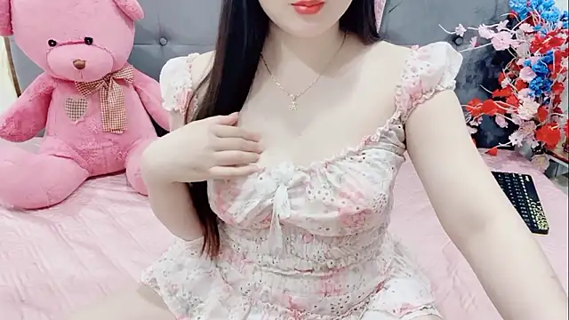 Snapshot of Funikio chatting on February 7, 1:26 pm Funikio online show from February 7, 1:26 pm