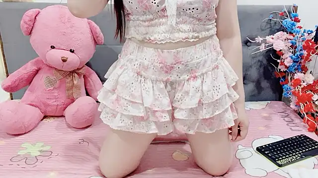 Snapshot of Funikio chatting on February 13, 2:51 am Funikio online show from February 13, 2:51 am