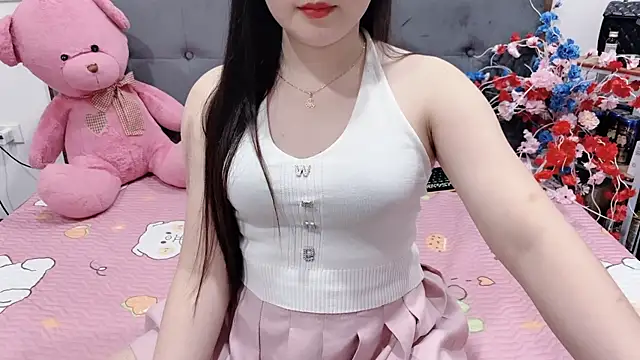 Snapshot of Funikio chatting on April 22, 1:23 pm Funikio online show from April 22, 1:23 pm