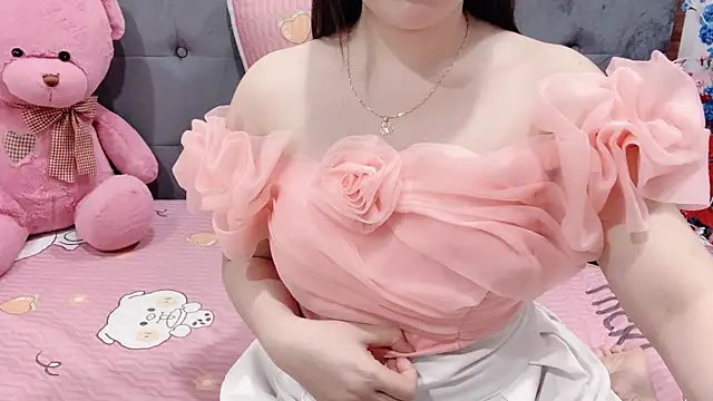 Snapshot of Funikio chatting on April 26, 1:47 am Funikio online show from April 26, 1:47 am