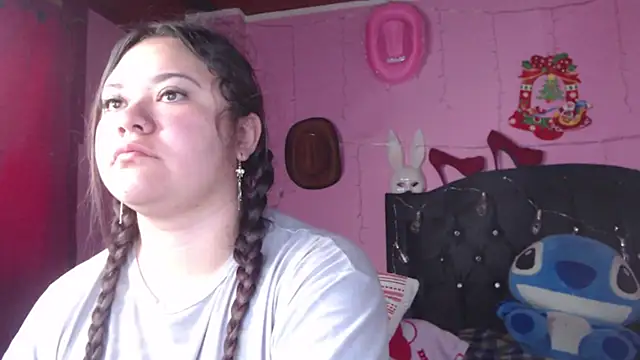 NikkiRous  online show from February 4, 2:10 pm