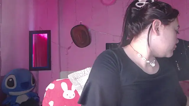 NikkiRous  online show from November 4, 1:10 pm