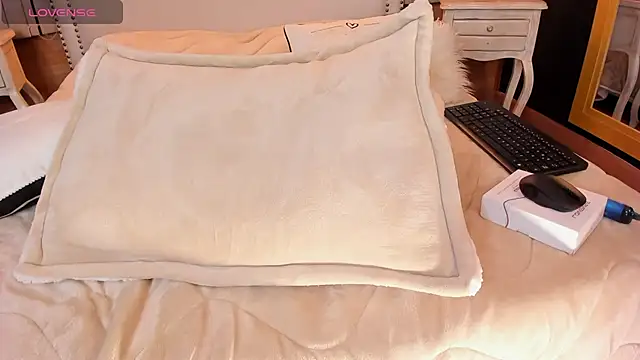 cami cruzz online show from March 19, 11:03 pm