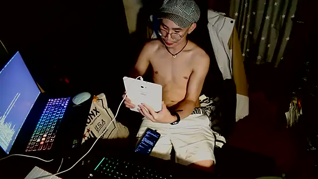 Snapshot of Moby_Yik chatting on May 12, 5:54 pm Moby Yik online show from May 12, 5:54 pm