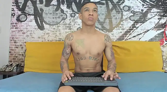 its me miley online show from February 13, 1:26 pm