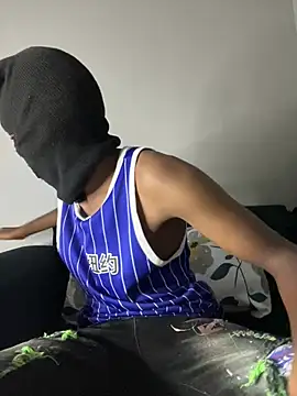 Snapshot of Gifttheskimaskboy chatting on March 28, 10:20 pm Gifttheskimaskboy online show from March 28, 10:20 pm