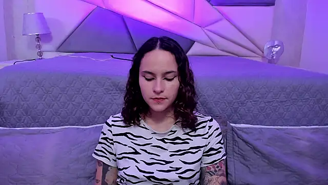 AnnyThompson  online show from January 8, 11:30 pm