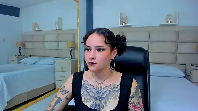 AnnyThompson  online show from October 17, 9:06 pm