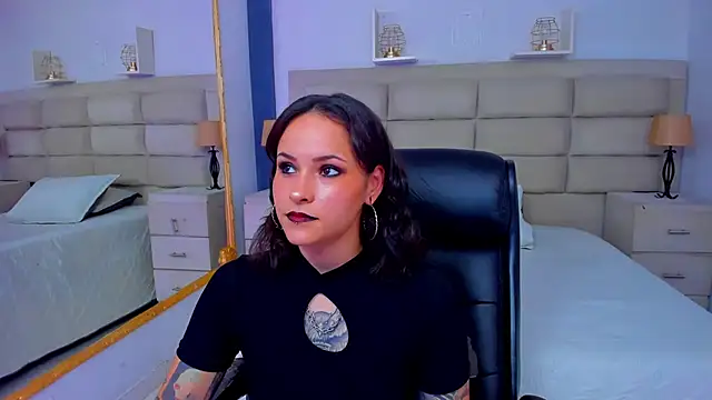 AnnyThompson  online show from November 7, 8:53 pm