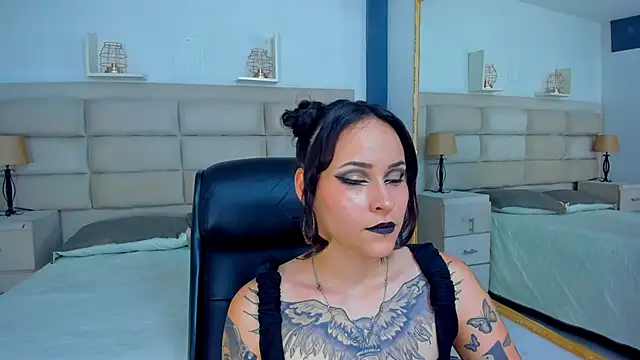 AnnyThompson  online show from November 9, 9:02 pm