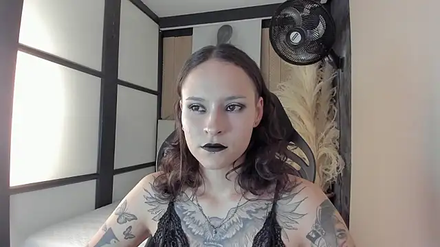 AnnyThompson  online show from March 18, 10:35 pm