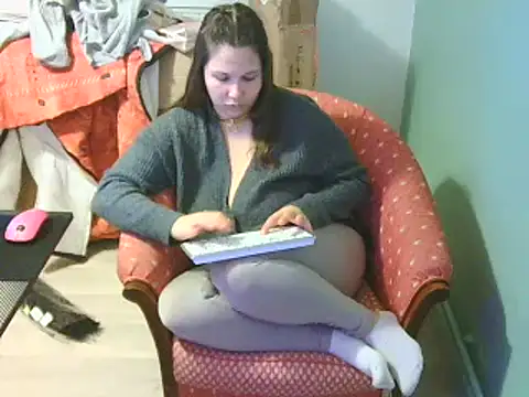 Snapshot of minette-sexy chatting on December 18, 6:35 pm minette-sexy online show from December 18, 6:35 pm