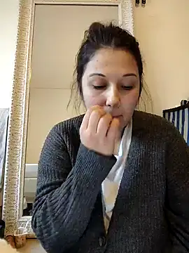 Snapshot of minette-sexy chatting on December 25, 3:06 pm minette-sexy online show from December 25, 3:06 pm