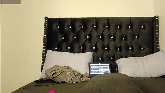 online bestie online show from November 10, 7:07 am