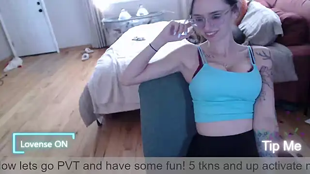 Snapshot of Plantbabeee chatting on March 18, 6:00 pm Plantbabeee online show from March 18, 6:00 pm