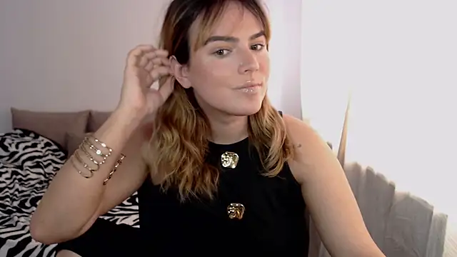 ChloeJewel1 online show from March 23, 10:30 am