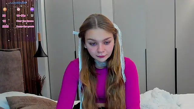 Molly sweetie online show from November 3, 7:20 am