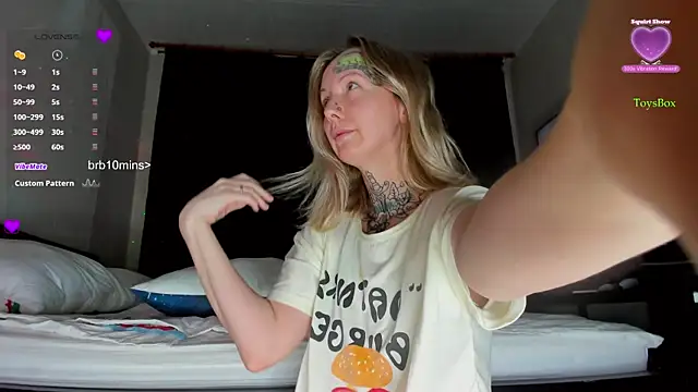 HunnyWifey online show from March 30, 12:22 am