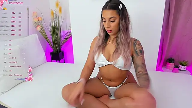 Brianna Wilson online show from December 4, 6:39 pm