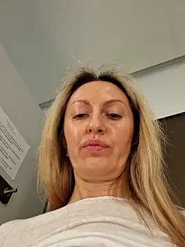 Snapshot of Miss____Mia_ chatting on February 22, 3:25 pm Miss Mia online show from February 22, 3:25 pm