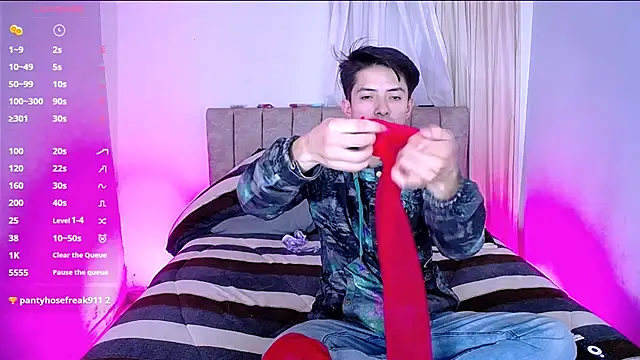 Pinkandyellowpokemon online show from February 2, 4:48 am